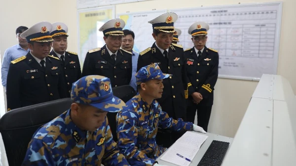 Đoàn kiểm tra công tác sẵn sàng chiến đấu tại Trạm Ra-đa thuộc Trung đoàn 151.