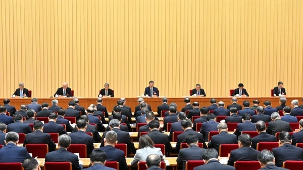 Ban Thường vụ Bộ Chính trị Trung ương Đảng Cộng sản Trung Quốc chủ trì Hội nghị. (Ảnh: Tân Hoa xã)