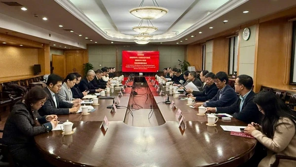 Đoàn công tác thành phố Hà Nội làm việc với Ban Quản lý Khu đô thị vệ tinh Thông Châu.