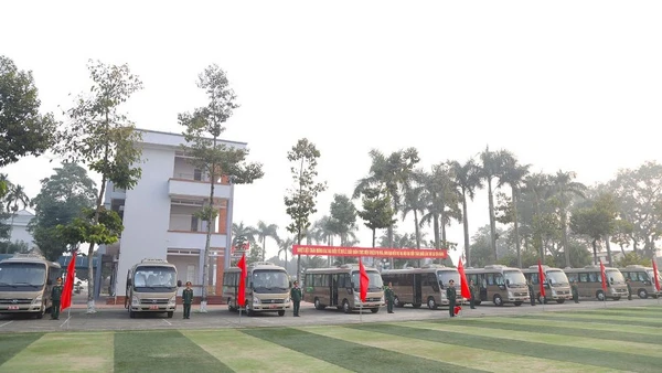 Các phương tiện xuất quân sẵn sàng đưa, đón đại biểu dự Đại hội.