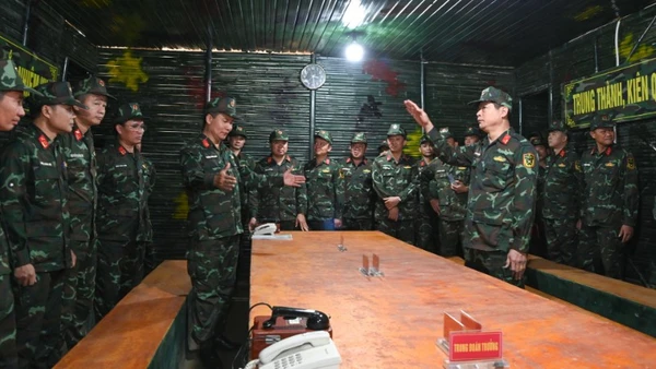 Các đơn vị tham quan hệ thống công sự.