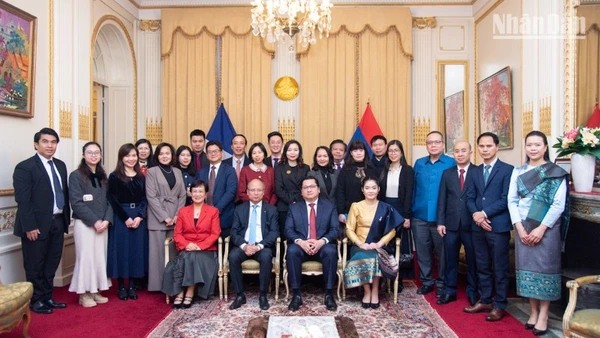 Tình đoàn kết giữa hai dân tộc, hai Đảng và hai nước Việt Nam-Lào là nền tảng vững chắc cho mọi hợp tác. (Ảnh: MINH DUY)