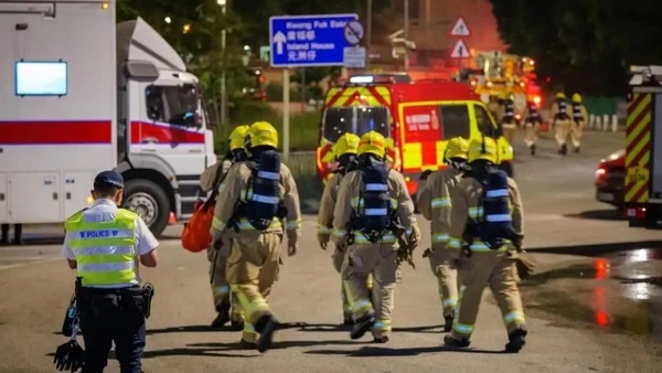 Lực lượng chữa cháy và cứu hộ tại hiện trường. (Ảnh: CCTV)