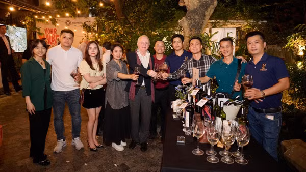 Ngài Marcos Antonio Bednarski, Đại sứ đặc mệnh toàn quyền nước Cộng hòa Argentina tại Việt Nam, giới thiệu Ngày Malbec Thế giới 2026 với các đại biểu khách mời Việt Nam. (Ảnh: KHẮC KIÊN)