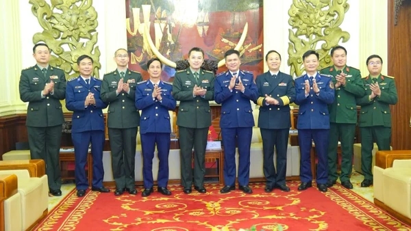 Các đại biểu tại buổi tiếp.