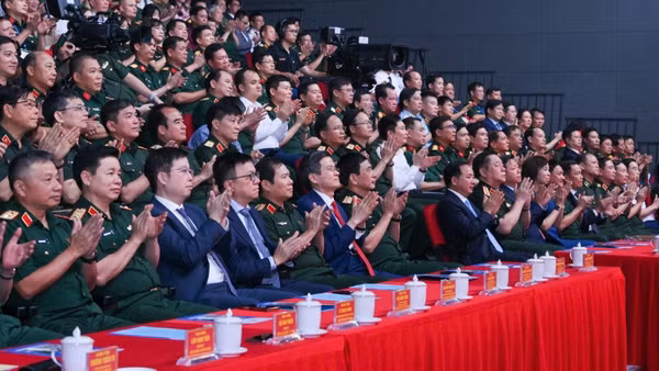 Các đại biểu tham dự Chương trình tổng kết, trao giải Cuộc thi viết “Bảo vệ nền tảng tư tưởng của Đảng trong tình hình mới” lần thứ 5 (2025-2026).