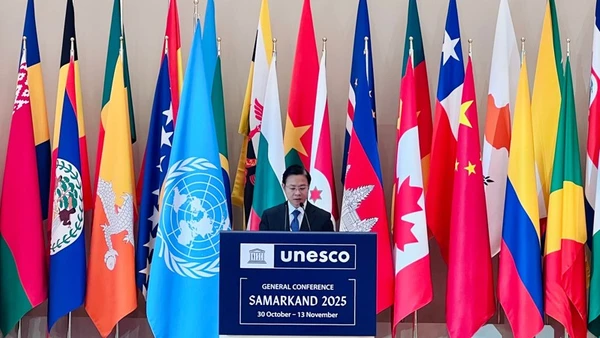 Thứ trưởng Ngoại giao Ngô Lê Văn phát biểu tại Phiên toàn thể Kỳ họp Đại hội đồng UNESCO lần thứ 43.