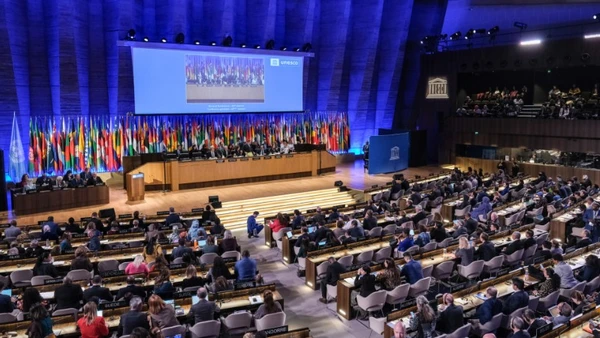 Kỳ họp lần thứ 43 Đại hội đồng UNESCO diễn ra tại Samarkand (Uzbekistan) từ ngày 30/10 đến 13/11. Đây là lần đầu tiên kể từ năm 1985, Đại hội đồng UNESCO được tổ chức bên ngoài trụ sở chính ở Paris (Pháp).