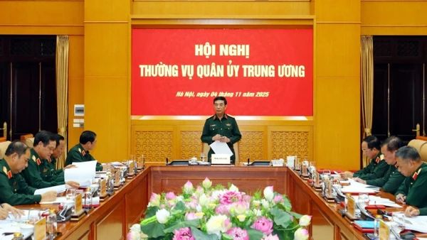 Đại tướng Phan Văn Giang chủ trì hội nghị Thường vụ Quân ủy Trung ương.