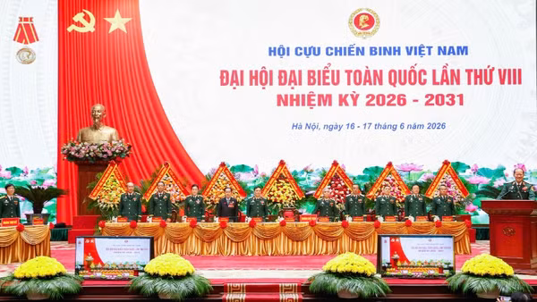  Đoàn Chủ tịch điều hành Đại hội.