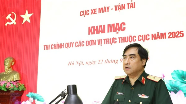 Thiếu tướng Nguyễn Hoàng Nam, Bí thư Đảng ủy, Phó Cục trưởng Cục Xe máy-Vận tải phát biểu khai mạc cuộc thi.