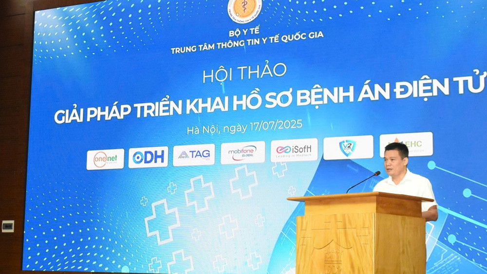 Ông Đỗ Trường Duy, Giám đốc Trung tâm Thông tin y tế Quốc gia trao đổi tại hội thảo. badt2.jpg