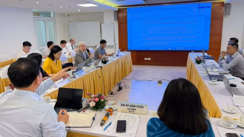 Các đại biểu thảo luận nội dung dự thảo Nghị định quy định chi tiết một số điều và biện pháp tổ chức, hướng dẫn thi hành Luật Dân số.