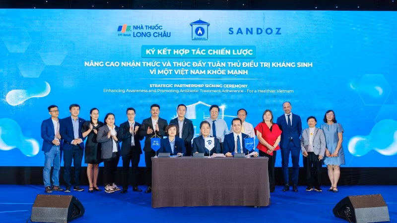 Đại diện các đơn vị ký kết văn bản thỏa thuận hợp tác.