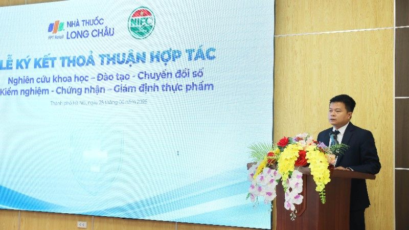 Phó Giáo sư, Tiến sĩ Trần Cao Sơn, Phó Viện trưởng Viện Kiểm nghiệm an toàn vệ sinh thực phẩm quốc gia. kep3-1752.jpg