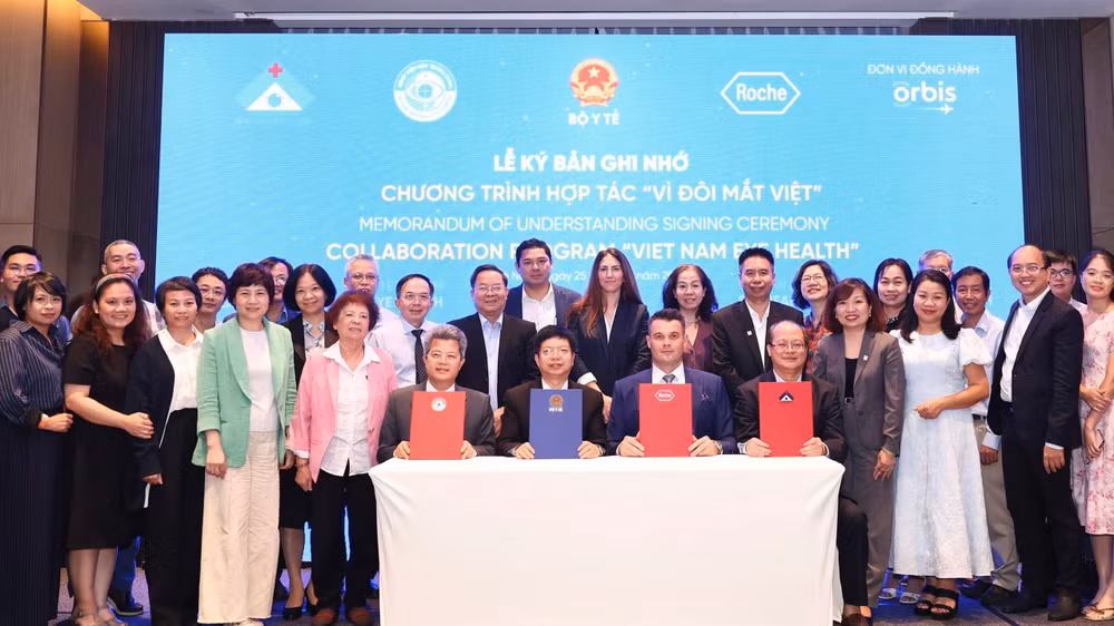 Quang cảnh lễ ký kết chương trình.