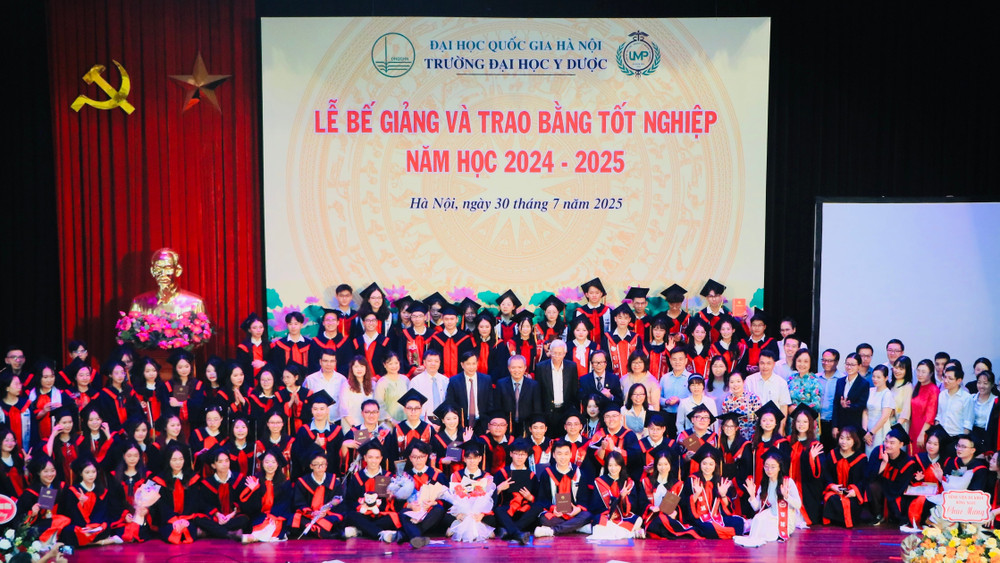 Quang cảnh Lễ trao bằng tốt nghiệp. 113.jpg