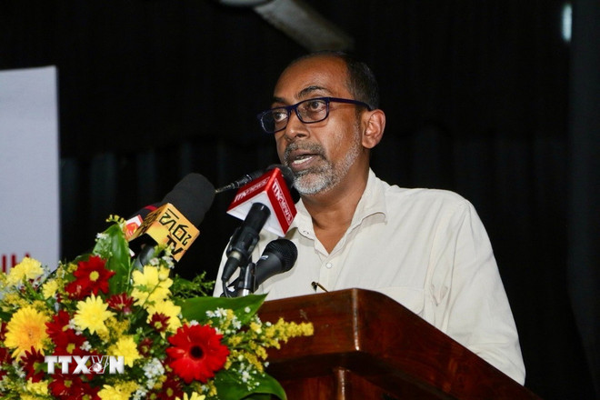 Bộ trưởng Phật giáo, Tôn giáo và Văn hóa Lanka Hiniduma Sunil Senevi phát biểu ca ngợi đóng góp của Chủ tịch Hồ Chí Minh cho Việt Nam và Sri Lanka. (Ảnh: Đại sứ quán Việt Nam tại Sri Lanka/TTXVN phát) Bộ trưởng Phật giáo, Tôn giáo và Văn hóa Lanka Hiniduma Sunil Senevi phát biểu ca ngợi đóng góp của Chủ tịch Hồ Chí Minh cho Việt Nam và Sri Lanka. (Ảnh: Đại sứ quán Việt Nam tại Sri Lanka/TTXVN phát)