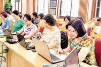 Giáo viên các trường ở Hà Nội tham gia bồi dưỡng ứng dụng AI.