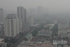 Tình trạng không khí Hà Nội vẫn tiếp tục ở mức rất xấu. (Ảnh: HOÀI AN)