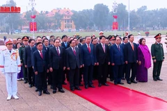 [Video] Lãnh đạo Đảng, Nhà nước vào Lăng viếng Chủ tịch Hồ Chí Minh nhân kỷ niệm 96 năm Ngày thành lập Đảng