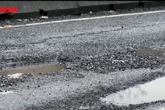 [Video] Quốc lộ 1A qua Quảng Trị hư hỏng, nguy cơ mất an toàn giao thông