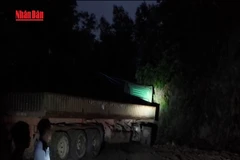 [Video] Quốc lộ 14D đi cửa khẩu quốc tế Nam Giang tắc nghẽn nghiêm trọng 