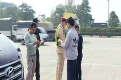 [Video] Phát hiện nhiều lỗi vi phạm xe chở khách trá hình hợp đồng