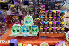 Những đầu lâu bọc đường trong "Ngày của Người chết" tại Mexico. (Ảnh: TTXVN)