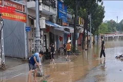 [Video] TP Huế bắt đầu dọn dẹp vệ sinh môi trường 