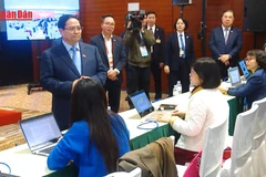 [Video] Thủ tướng thăm Trung tâm báo chí phục vụ Đại hội XIV của Đảng