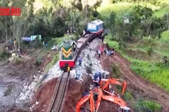 [Video] Quyết tâm thông tuyến đường sắt, hoàn tất cấp điện trong ngày 10/11 