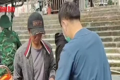 [Video] Biên phòng Cô Tô kịp thời hỗ trợ người dân bị đột quỵ vào đất liền cấp cứu 