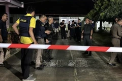 Cảnh sát được triển khai tại trường học ở thành phố Hat Yai, tỉnh Songkhla, Thái Lan sau vụ nổ súng, ngày 11/2/2026. (Ảnh: THX/TTXVN)