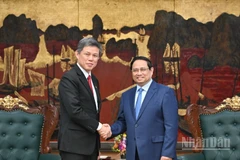 Thủ tướng Phạm Minh Chính và Phó Tổng Thư ký Đảng Nhân dân hành động Singapore. (Ảnh: Trần Hải)