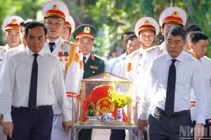 Thủ tướng Lê Minh Hưng tại lễ truy điệu các Anh hùng liệt sĩ.