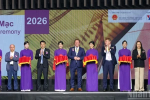 Các đại biểu cắt băng khai mạc Triển lãm quốc tế ngành Dệt may và Công nghệ dệt may Việt Nam 2026 (VIATT 2026).