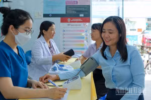 Tại 168 điểm là các trạm y tế phường, xã, đặc khu trên địa bàn thành phố cũng đồng loạt triển khai khám sức khỏe, tầm soát miễn phí cho người dân.