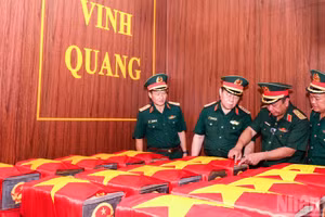 Đoàn công tác của Quân ủy Trung ương, Bộ Quốc phòng đã đến dâng hương tưởng niệm các Anh hùng liệt sĩ và kiểm tra công tác tìm kiếm, quy tập hài cốt liệt sĩ.