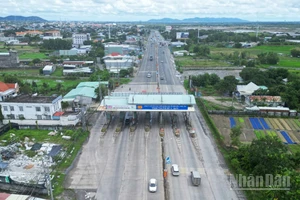 Ba trạm thu phí bỏ hoang ở Thành phố Hồ Chí Minh và Đồng Nai.