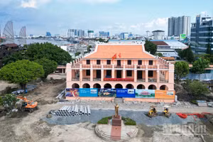 Chỉnh trang Bảo tàng Hồ Chí Minh tại Bến Nhà Rồng.