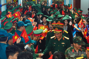 [Ảnh] Lực lượng cán bộ, chiến sĩ lên tàu ra bắc diễu binh 80 năm Quốc khánh
