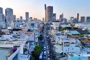 Tuyến đường Nguyễn Tất Thành, một trong những trục giao thông huyết mạch kết nối trung tâm thành phố với khu nam.