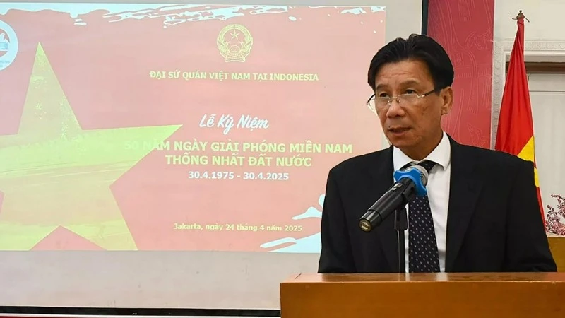 Đại sứ Việt Nam tại Indonesia Tạ Văn Thông phát biểu tại buổi lễ. (Ảnh: Đại sứ quán Việt Nam tại Indonesia)