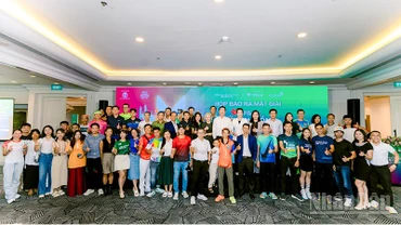 Đại biểu, khách mời, các vận động viên tại buổi công bố giải “VPBank Đất Sen Hồng Music Marathon 2025”.