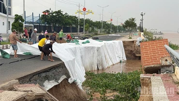 Khắc phục tạm thời vụ sạt lở tại công trình kè Thường Thới Tiền.