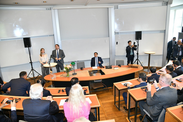 Thủ tướng Phạm Minh Chính tới thăm và phát biểu chính sách tại Đại học Kinh tế Stockholm. (Ảnh: THANH GIANG) thu-tuong-pham-minh-chinh12.jpg