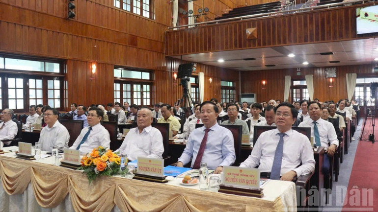 Lãnh đạo tỉnh Long An dự lễ kỷ niệm 100 năm Ngày Báo chí cách mạng Việt Nam. long-an3-2169.jpg