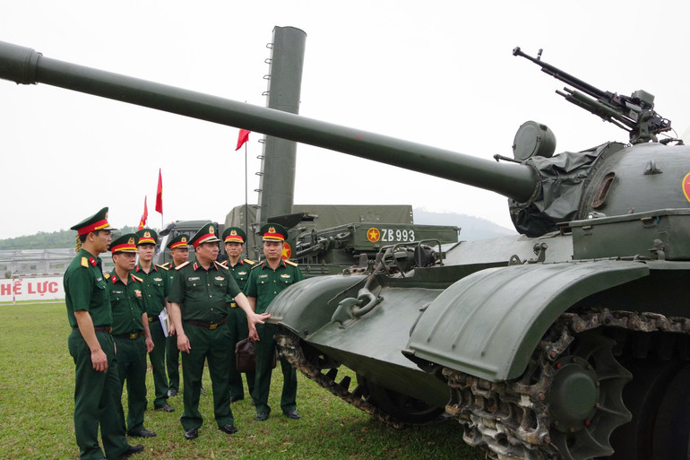 Trung tướng Phạm Đức Duyên, Chính uỷ Quân khu 2 kiểm tra công tác chuẩn bị huấn luyện tại Lữ đoàn 406. z6941229157515-be213f08733be6a99cf5833ddbfa2961.jpg