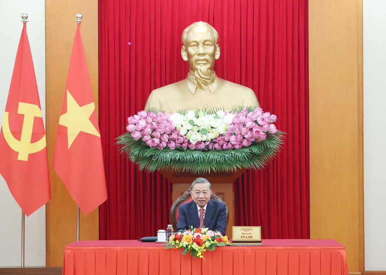 vna-potal-tong-bi-thu-to-lam-va-tong-thong-hoa-ky-donald-trump-dien-dam-8128179.jpg